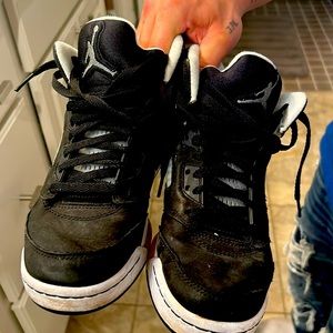 Size 6 Youth Boys Nike Air Jordan’s mid ankle casual material for comfort fit